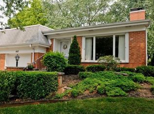107 N Peartree Ln, Arlington Heights, IL