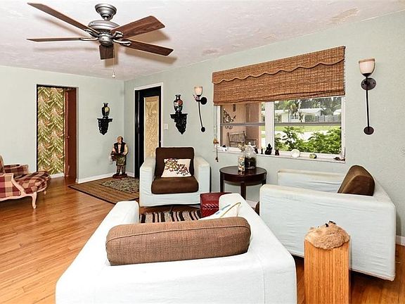 3rd image of 2408 Breakwater Cir
