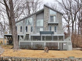 32 Westwood Beach Dr, Lake Ozark, MO 65049
