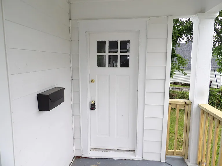 109 Allnutt Dr — Photo 5