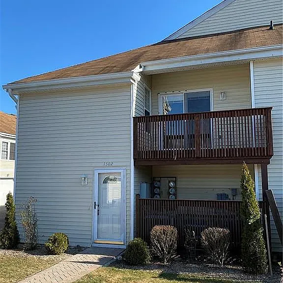 1502 Whispering Hls — Photo 1
