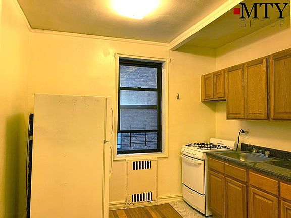 4th image of 4216 80th St APT 6M