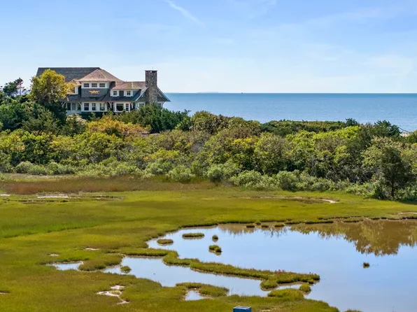 8 Wigwam Rd, Falmouth, MA 02540