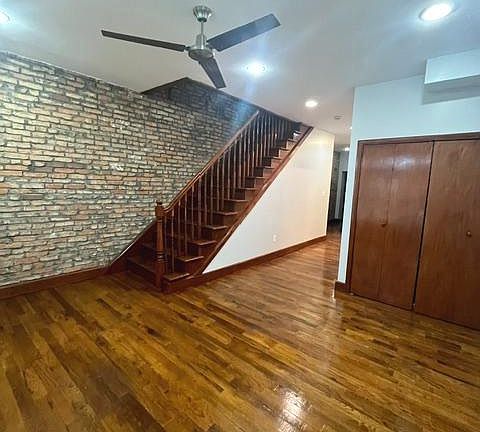 3rd image of 914 Whitelock St