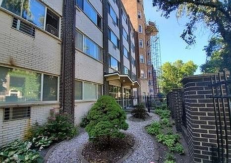 1st image of 5854 N Kenmore Ave APT 1A