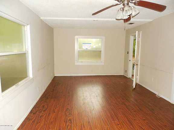 2nd image of 815 Bay St