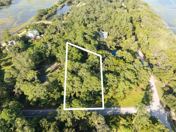 127 Horse Island Rd, Saint Helena Island, SC 29920