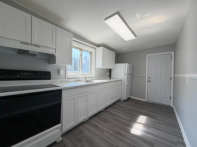 1100 Linden St — Photo 4