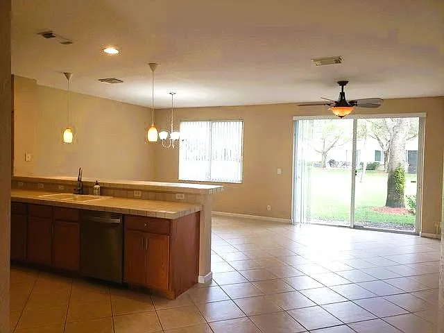 3027 N Evergreen Cir — Photo 4
