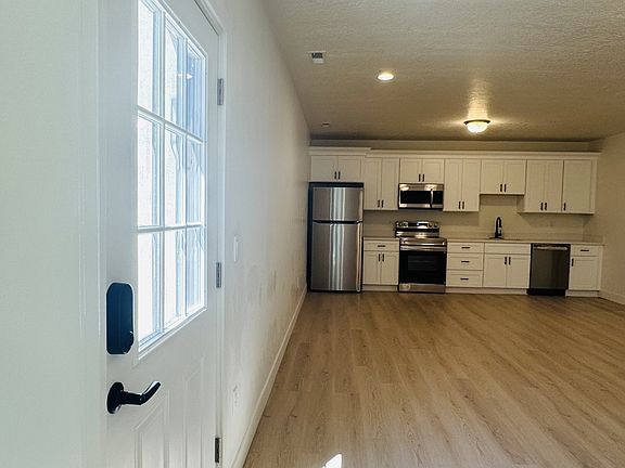 2nd image of 1117 W Gossamer Ln
