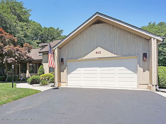 5th image of 940 Somerset Dr