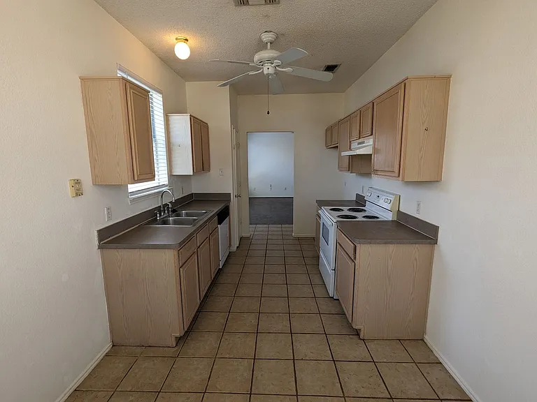 6367 Stonewater Bend Trl — Photo 5