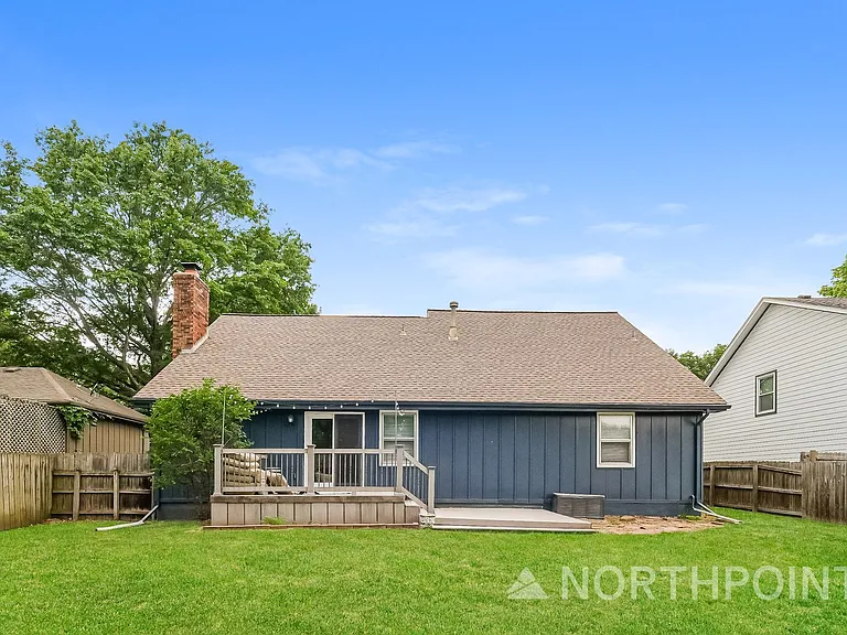 601 SE Richardson Pl — Photo 15