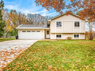 11799 Tulip St NW, Coon Rapids, MN 55433