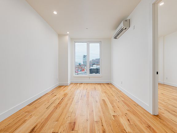 3rd image of 33 Franklin St #205