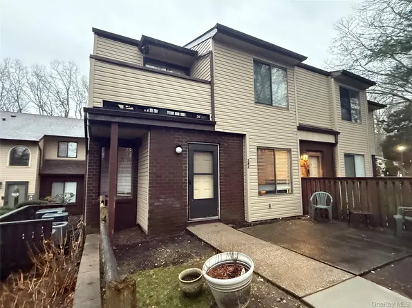 341 Woodland Court, Coram, NY 11727