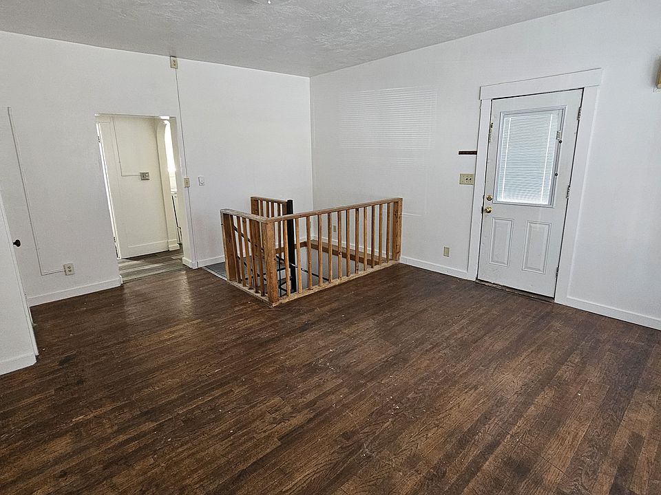1st image of 310 6th St APT 1