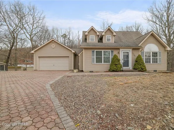 2226 Lancaster Dr, Bushkill, PA 18324