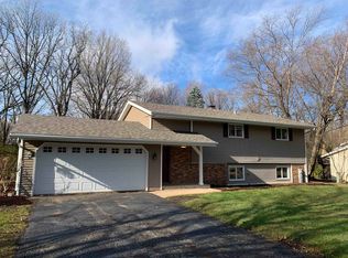 5206 Lake Crest Rd, Loves Park, IL 61111