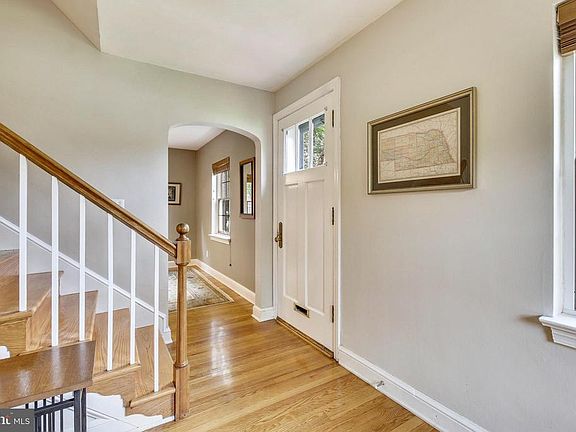 3rd image of 2813 Davis Ave