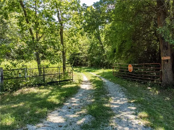 3748 Johnston Ln, Bates City, MO 64011
