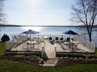 W278N2651 Rocky Point Rd, Pewaukee, WI 53072