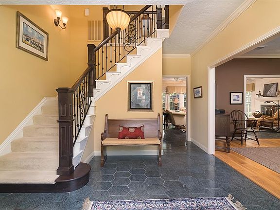 5th image of 1014 Villa Court Dr