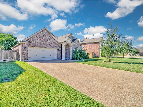 2nd image of 2121 Chestnut Oak Cir