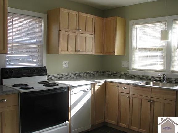 4th image of 806 Birch St