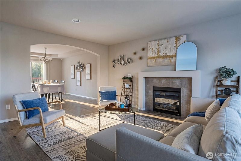 2nd image of 930 Cove View Circle