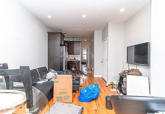 3rd image of 72 De Sales Pl APT 2L