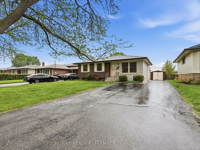 23 Crescentwood Dr — Photo 2