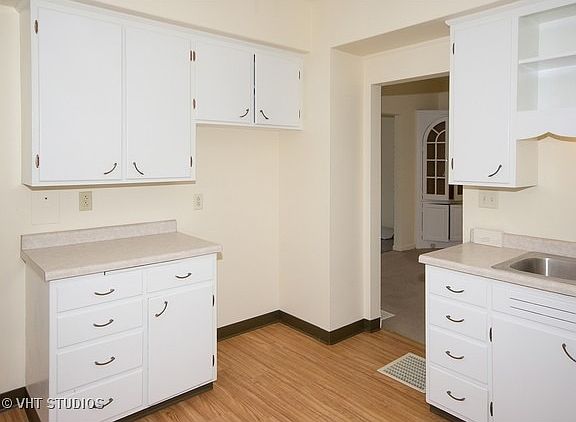 4th image of 902 W Park Ave