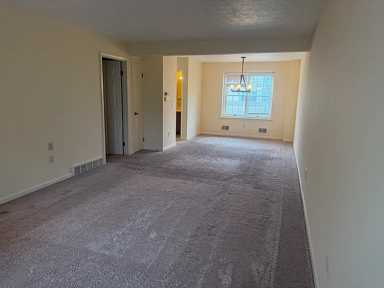 55 Frenchwoods Cir — Photo 3