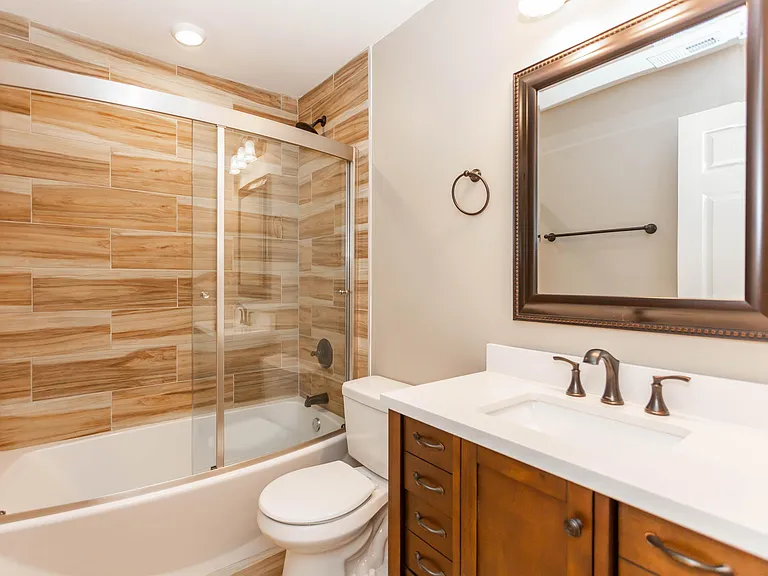 7250-7272 Beacon Hill Dr — Photo 35