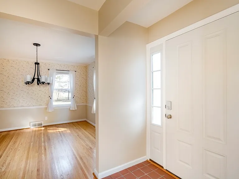 10 Hollyvale Dr — Photo 4
