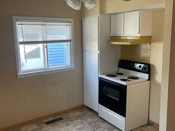 3rd image of 3110 S Tibbs Ave