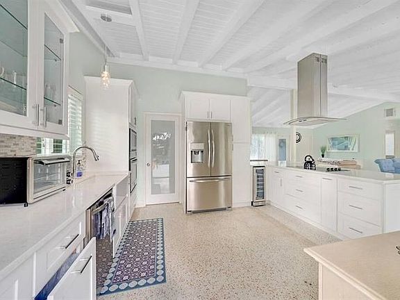 4th image of 1708 SW 5th St #1708