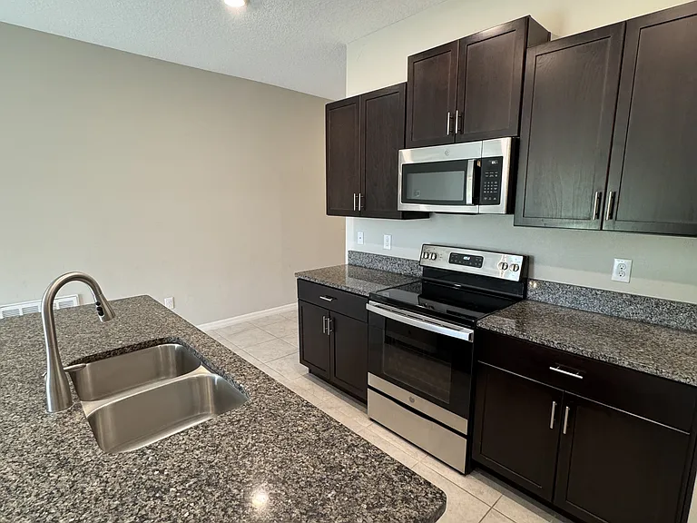 13009 Majestic Garden Ln — Photo 21