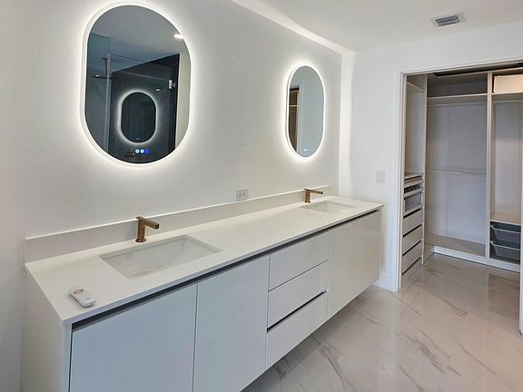 5th image of 700 NE 24th St Unit 3803