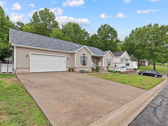 4th image of 589 Barton Place