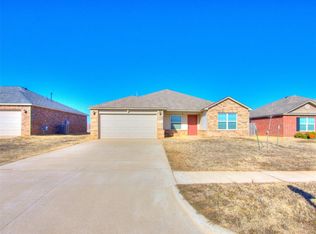 2013 W Oak Valley Way, Mustang, OK 73064