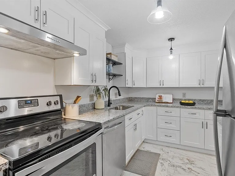 5 Elm St #1 — Photo 11