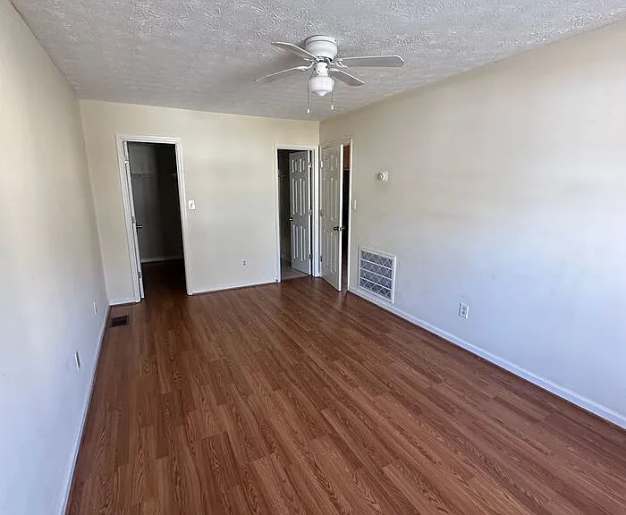 2036 Laboon Cir #C — Photo 13