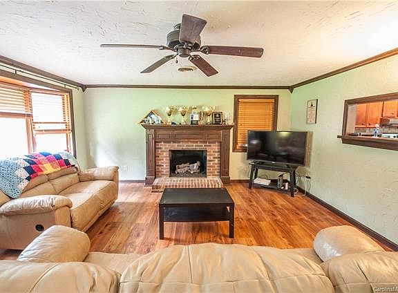 2nd image of 122 Hollowbrook Ct