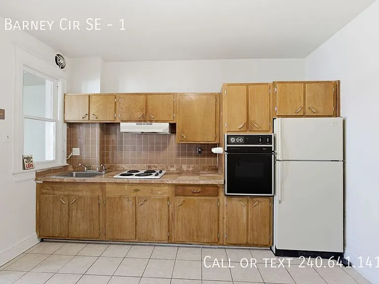 6 Barney Cir SE #1 — Photo 4