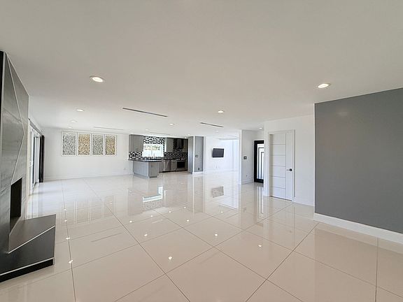 5th image of 9354 Glory Ave