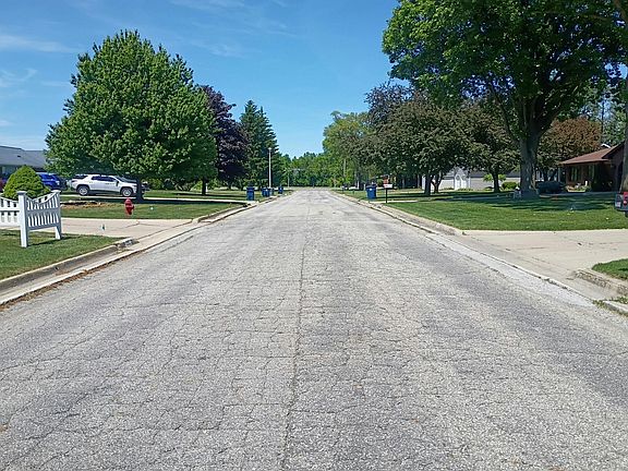 5th image of 2932 Clayburn Rd