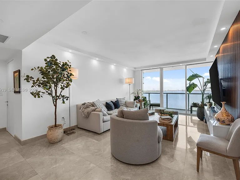 665 NE 25th St #1503 — Photo 3