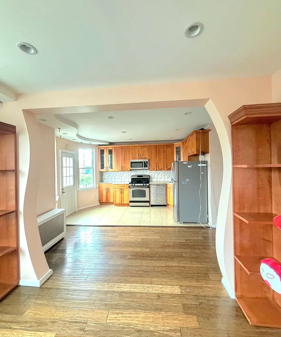 3847 Neptune Ave — Photo 3